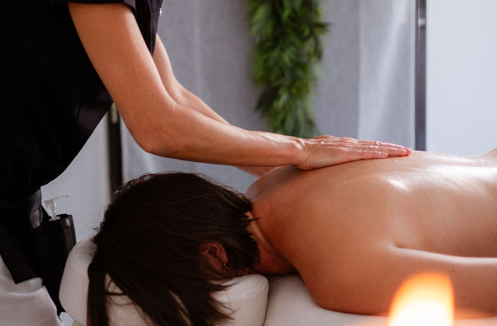 Massage Bien-être, Massage relaxant, Massage californien, Massage bien-être assuré sur place par votre hôte